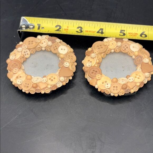 2 mini Button Embellished Round Frames - Picture 5 of 5